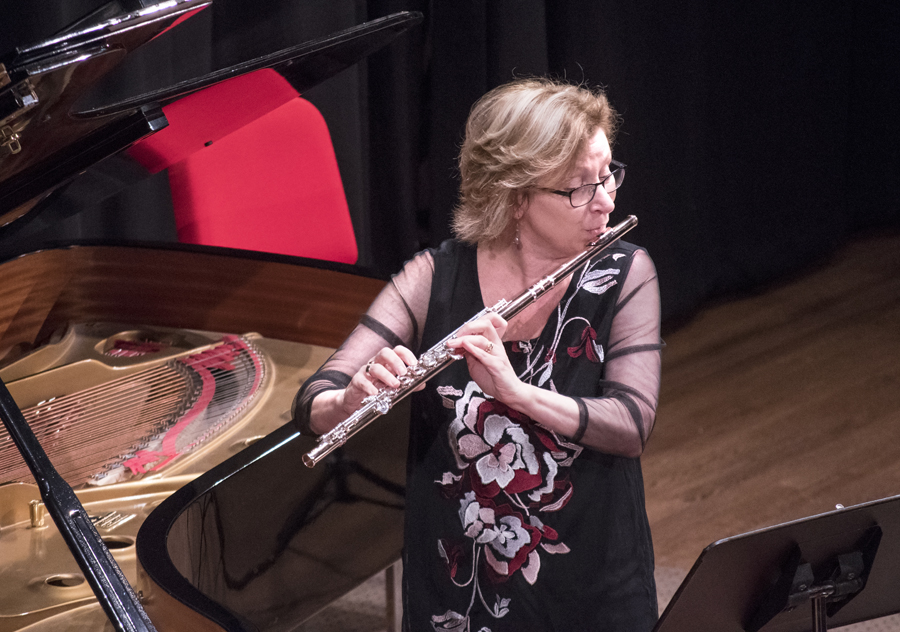 Tracy Kraus, flute